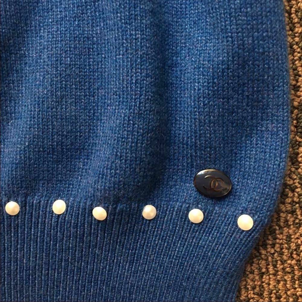 CHANEL - NWT Cashmere Pearl Pullover, FR40/M - Picture 2 of 4